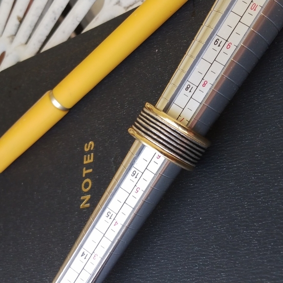 Vintage Guess ring - Picture 6 of 6